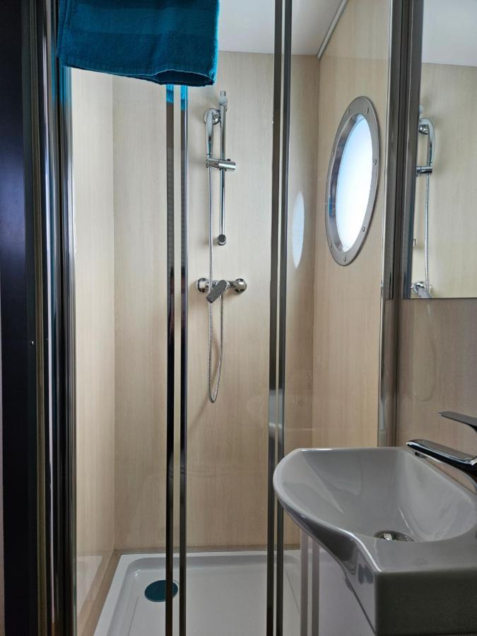 Mobiles Hausboot El'Milia Hotel Braunsbedra Ngoại thất bức ảnh